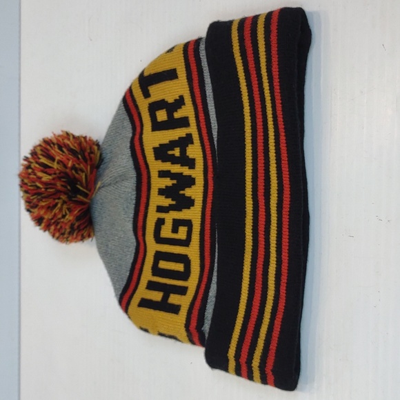 Harry Potter Warner Bros. Hogwarts Beanie Crest Patch Pom Black/Gold/ Red/ Gray - Picture 4 of 8